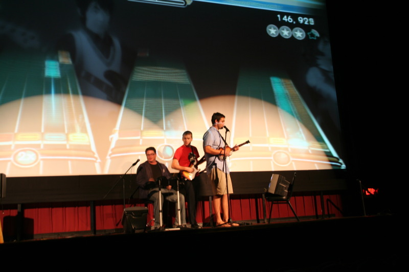 2009/09(September)/Beatles-RockBand-at-Alamo-Drafthouse/800x600_2009-09-20-Beatles-RockBand-Alamo-Drafthouse-35.JPG