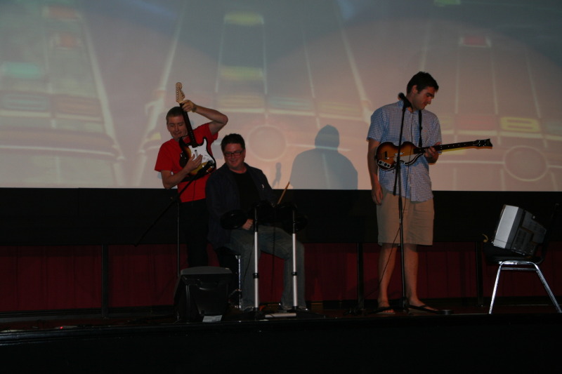 2009/09(September)/Beatles-RockBand-at-Alamo-Drafthouse/800x600_2009-09-20-Beatles-RockBand-Alamo-Drafthouse-41.JPG