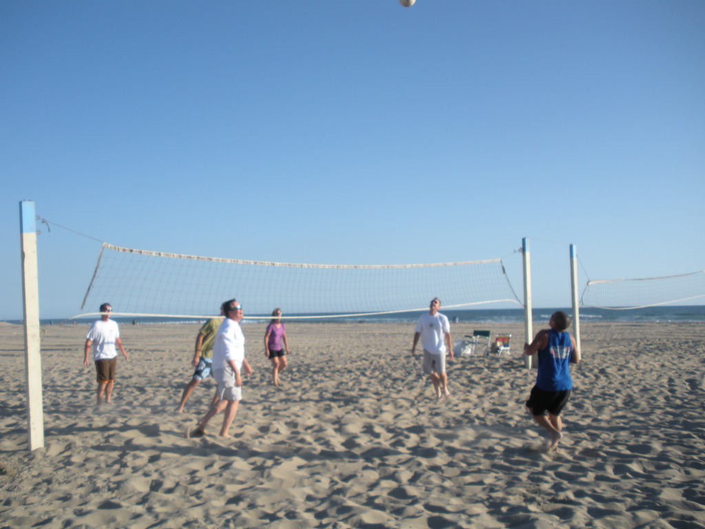 2009/09(September)/ITOC-R1-Huntington-Beach-Training/Day1/1024x768_2009-09-15-ITOC-R1-Huntington-Beach-training-17-volleyball-Steve-Bill-Bill-Travis-Barbie-Rob.JPG