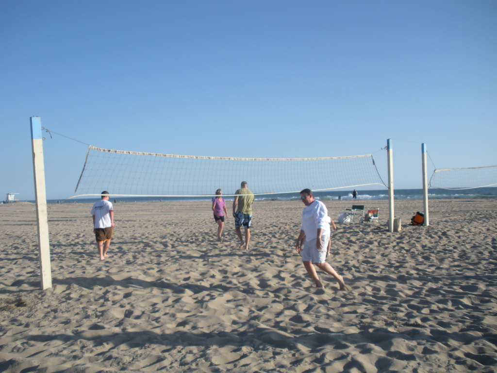 2009/09(September)/ITOC-R1-Huntington-Beach-Training/Day1/1024x768_2009-09-15-ITOC-R1-Huntington-Beach-training-18-volleyball-Steve-Bill-Bill-Travis-Barbie-Rob.JPG