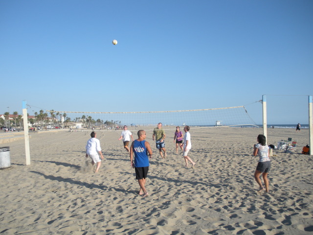 2009-09-15-ITOC-R1-Huntington-Beach-training-16-volleyball-Steve-Bill-Bill-Travis-Barbie-Rob-Lorie.JPG