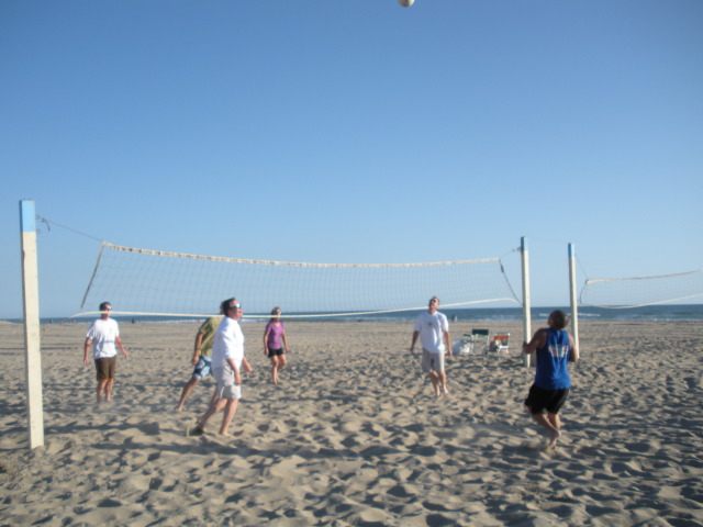 2009/09(September)/ITOC-R1-Huntington-Beach-Training/Day1/640x480_2009-09-15-ITOC-R1-Huntington-Beach-training-17-volleyball-Steve-Bill-Bill-Travis-Barbie-Rob.JPG