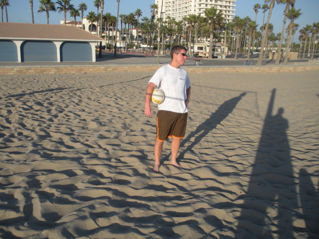 2009-09-15-ITOC-R1-Huntington-Beach-training-22-volleyball-Bill.JPG