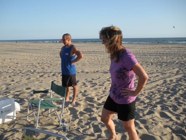 2009-09-15-ITOC-R1-Huntington-Beach-training-23-volleyball-Bill-Barbie.JPG