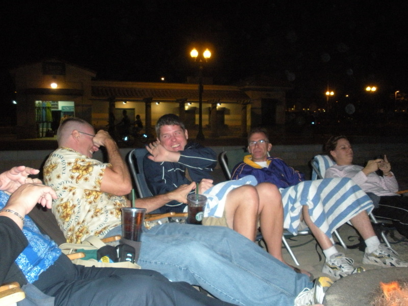 2009/09(September)/ITOC-R1-Huntington-Beach-Training/Day1/800x600_2009-09-15-ITOC-R1-Huntington-Beach-training-29-smores-Travis-Bill-Rob-Deb.JPG