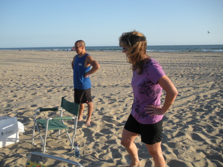 2009-09-15-ITOC-R1-Huntington-Beach-training-23-volleyball-Bill-Barbie.JPG