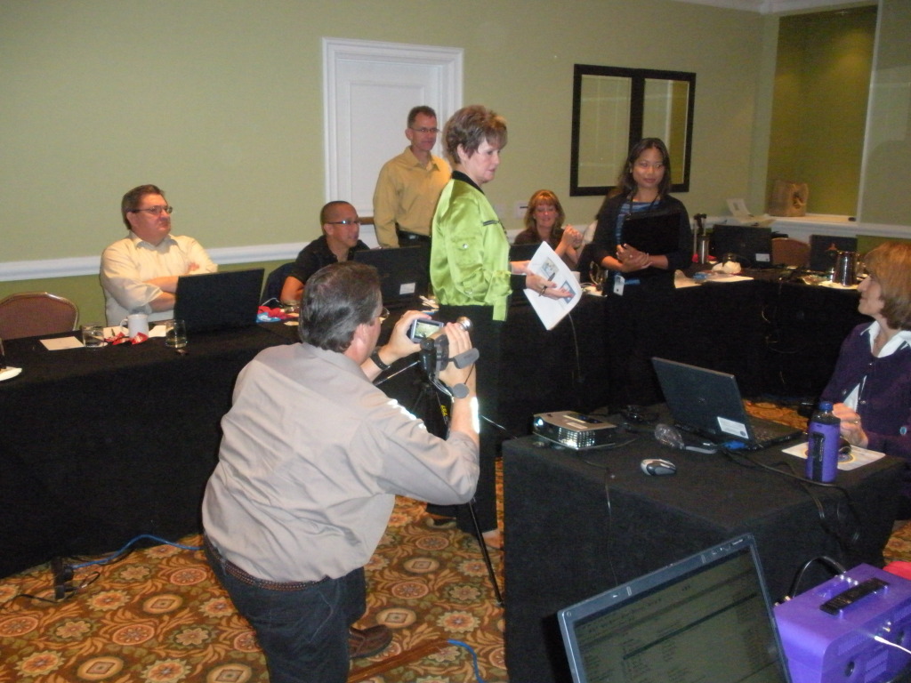 2009/09(September)/ITOC-R1-Huntington-Beach-Training/Day2/1024x768_2009-09-16-ITOC-R1-Huntington-Beach-training-02-Steve-films-Lorie-Juanita-Lydia.JPG