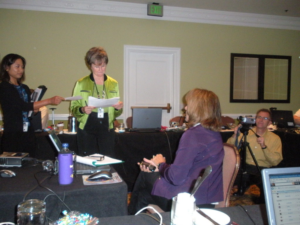 2009-09-16-ITOC-R1-Huntington-Beach-training-06-Lorie-Juanita-Lydia-Rob.JPG