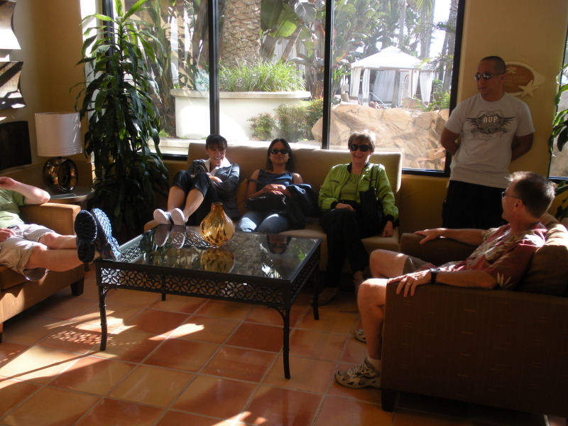 2009/09(September)/ITOC-R1-Huntington-Beach-Training/Day2/800x600_2009-09-16-ITOC-R1-Huntington-Beach-training-12-April-Lorie-Juanita-Bill-Rob.JPG