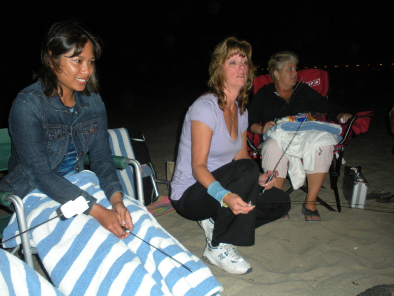 2009-09-16-ITOC-R1-Huntington-Beach-training-27-campfire-Lorie-Barbie-Belinda.JPG