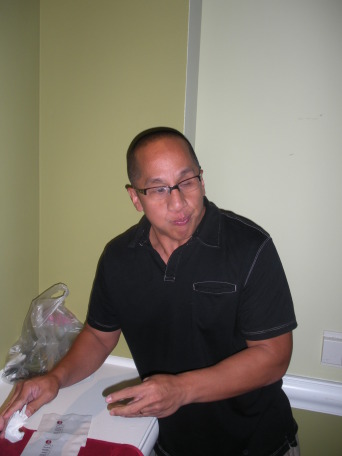 2009-09-16-ITOC-R1-Huntington-Beach-training-11-Bill-Beloro-eats-4-brownies.JPG