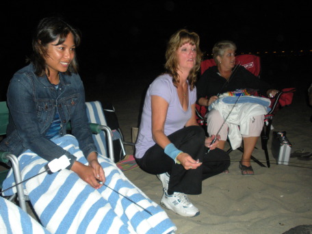 2009-09-16-ITOC-R1-Huntington-Beach-training-27-campfire-Lorie-Barbie-Belinda.JPG