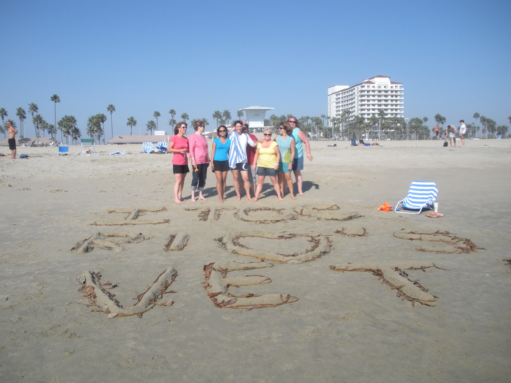 2009/09(September)/ITOC-R1-Huntington-Beach-Training/Day3/1024x768_2009-09-17-ITOC-R1-Huntington-Beach-training-39-teambuilder-contest-Ladies-finsihed.JPG