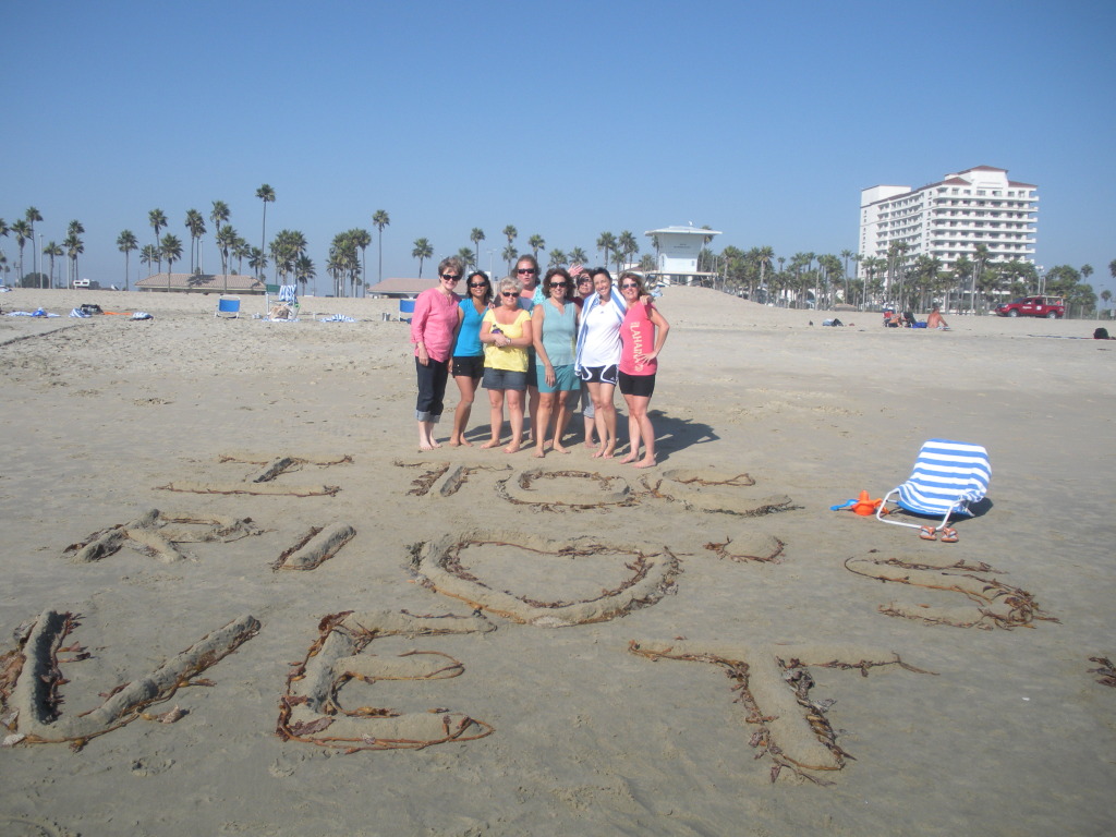 2009/09(September)/ITOC-R1-Huntington-Beach-Training/Day3/1024x768_2009-09-17-ITOC-R1-Huntington-Beach-training-53-teambuilder-contest-Ladies.JPG