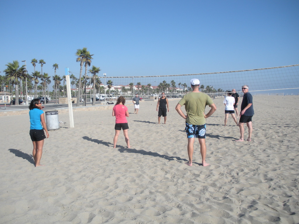 2009/09(September)/ITOC-R1-Huntington-Beach-Training/Day3/1024x768_2009-09-17-ITOC-R1-Huntington-Beach-training-59-Volleyball-Lorie-Barbie-Travis-Doug.JPG