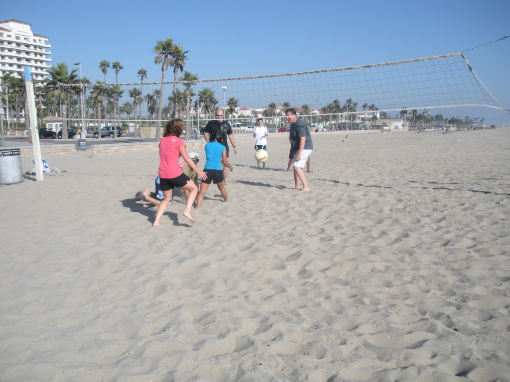 2009-09-17-ITOC-R1-Huntington-Beach-training-64-Volleyball.JPG
