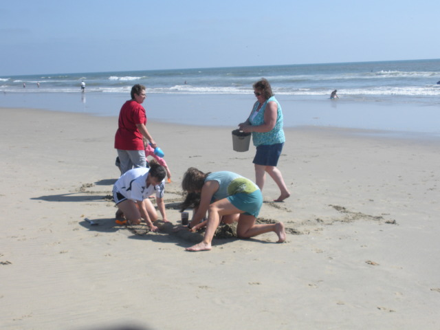 2009-09-17-ITOC-R1-Huntington-Beach-training-10-teambuilder-contest-ladies.JPG