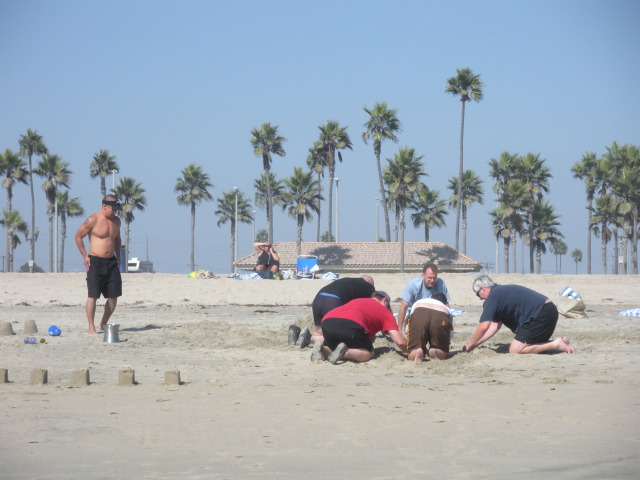 2009-09-17-ITOC-R1-Huntington-Beach-training-14-teambuilder-contest-Bill-and-guys.JPG