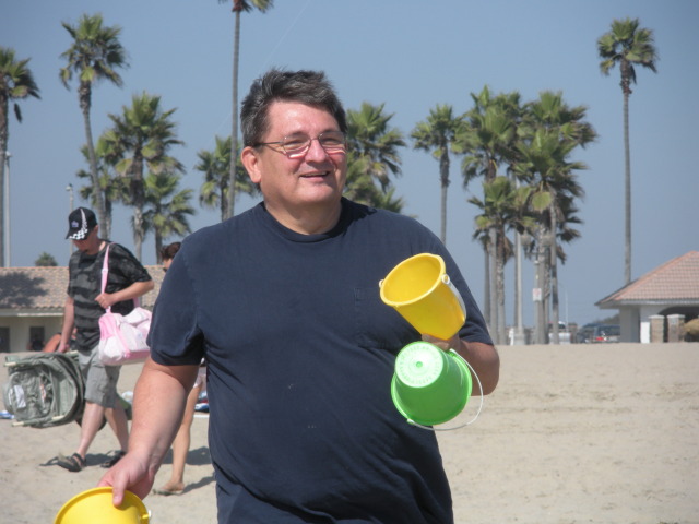 2009/09(September)/ITOC-R1-Huntington-Beach-Training/Day3/640x480_2009-09-17-ITOC-R1-Huntington-Beach-training-24-teambuilder-contest-Stan-toys-GOOD.JPG