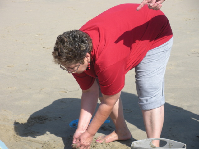 2009-09-17-ITOC-R1-Huntington-Beach-training-31-teambuilder-contest-Irma.JPG