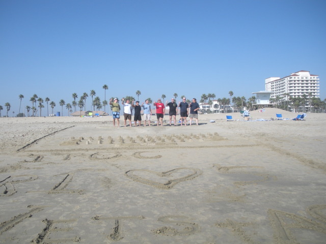 2009-09-17-ITOC-R1-Huntington-Beach-training-48-teambuilder-contest-guys.JPG