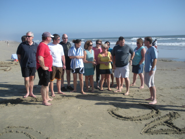 2009/09(September)/ITOC-R1-Huntington-Beach-Training/Day3/640x480_2009-09-17-ITOC-R1-Huntington-Beach-training-52-teambuilder-contest-explain-the-structure.JPG