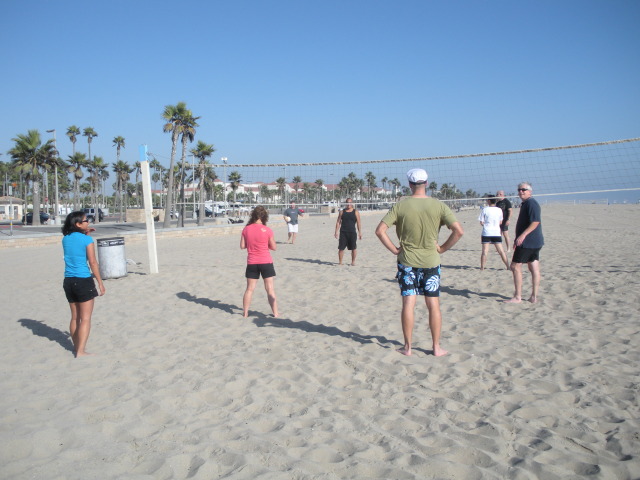 2009-09-17-ITOC-R1-Huntington-Beach-training-59-Volleyball-Lorie-Barbie-Travis-Doug.JPG