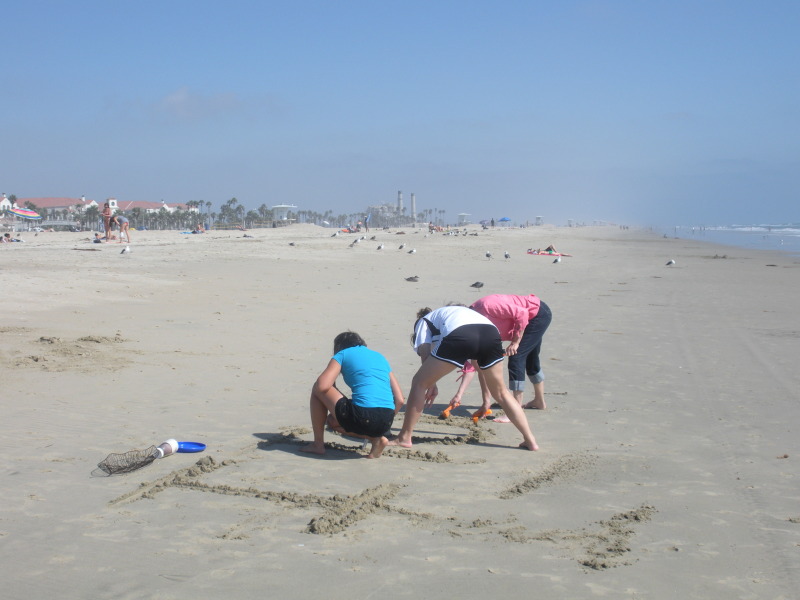 2009/09(September)/ITOC-R1-Huntington-Beach-Training/Day3/800x600_2009-09-17-ITOC-R1-Huntington-Beach-training-09-teambuilder-contest-ladies.JPG