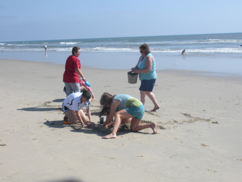 2009-09-17-ITOC-R1-Huntington-Beach-training-10-teambuilder-contest-ladies.JPG