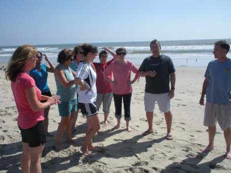 2009-09-17-ITOC-R1-Huntington-Beach-training-06-teambuilder-contest-ladies.JPG
