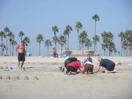 2009-09-17-ITOC-R1-Huntington-Beach-training-14-teambuilder-contest-Bill-and-guys.JPG