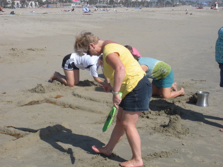 2009-09-17-ITOC-R1-Huntington-Beach-training-33-teambuilder-contest-Belinda.JPG
