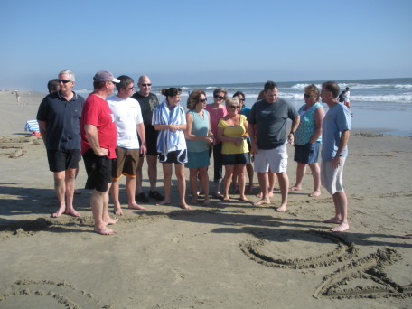2009-09-17-ITOC-R1-Huntington-Beach-training-52-teambuilder-contest-explain-the-structure.JPG