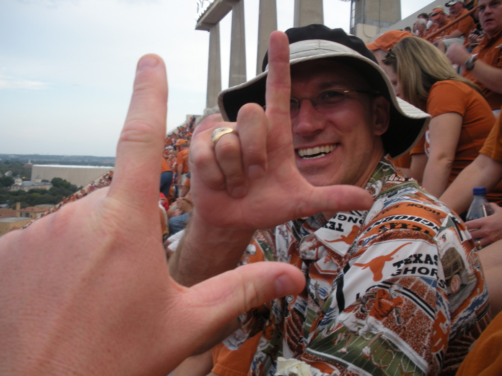 2009/09(September)/UT-Texas-Tech/1024x768_2009-09-19-UT-Texas-Tech-15-Travis.JPG