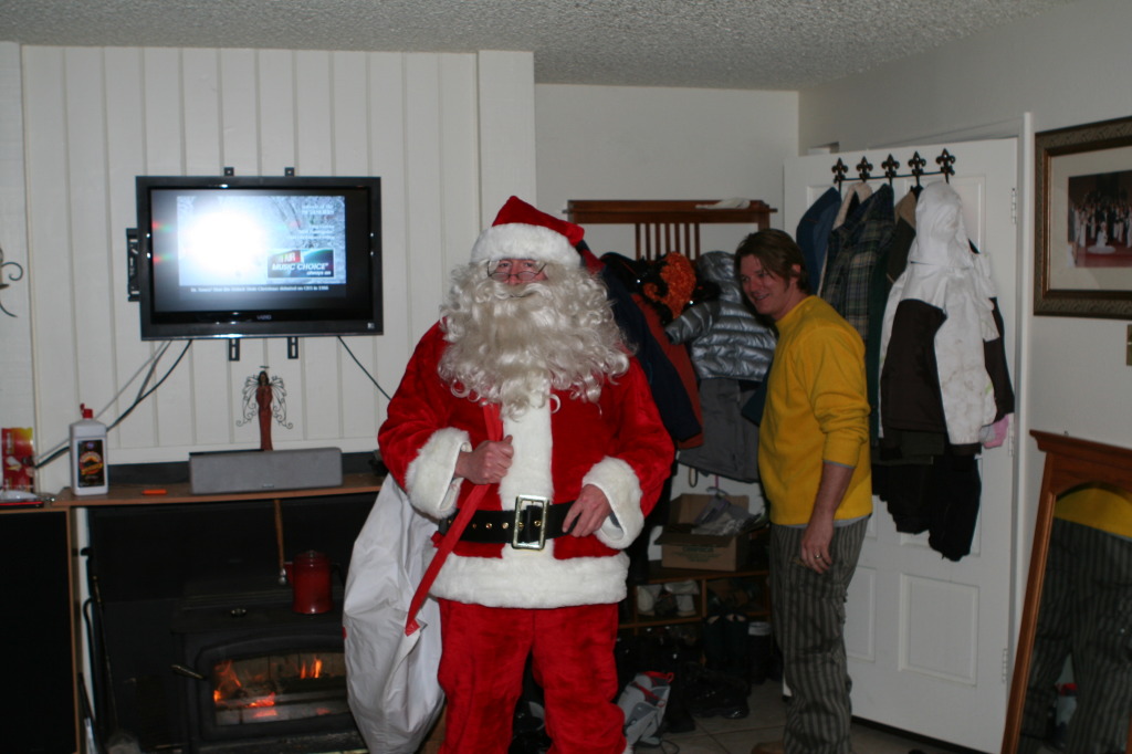 2009/12(December)/Colorado-Christmas/1024x768_2009-12-24-Christmas-Colorado-01-Santa-Justin.JPG