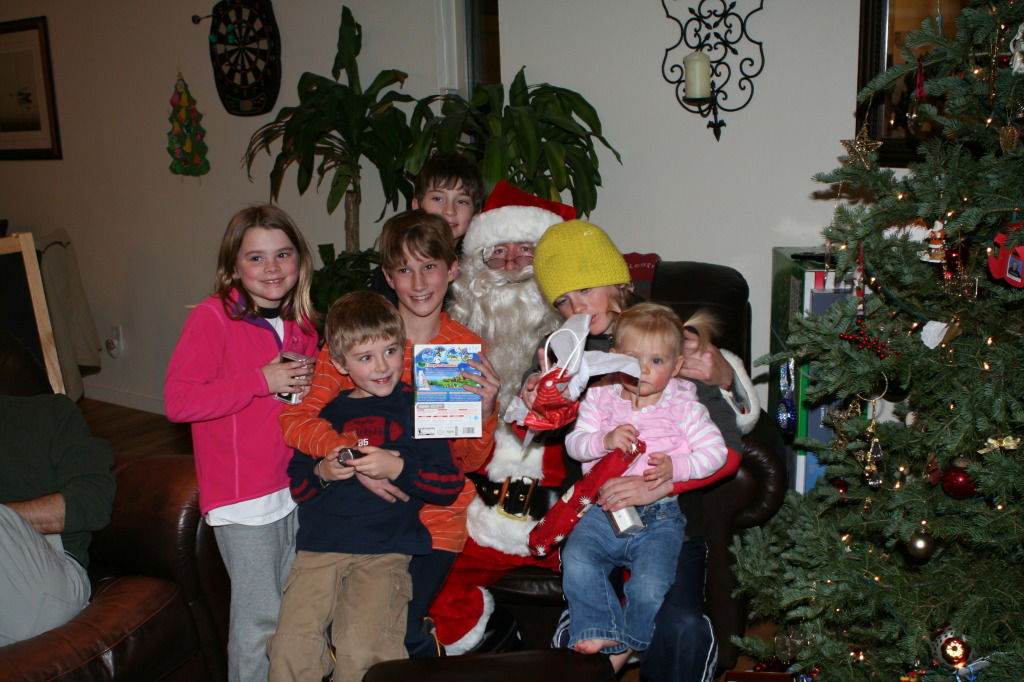 2009/12(December)/Colorado-Christmas/1024x768_2009-12-24-Christmas-Colorado-16-Santa-Kyla-Ian-Chance-Dax-Vale-Sydney.JPG