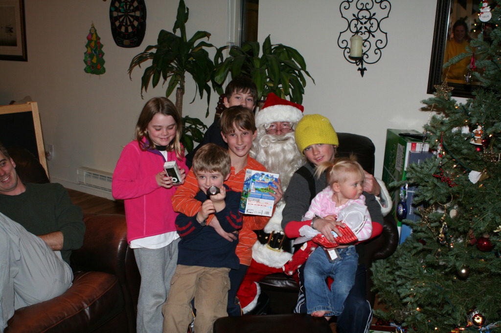 2009-12-24-Christmas-Colorado-21-Santa-Kyla-Ian-Chance-Dax-Vale-Sydney.JPG