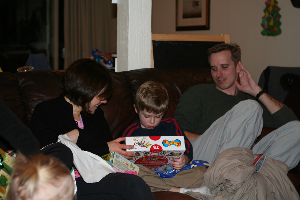 2009/12(December)/Colorado-Christmas/1024x768_2009-12-25-Christmas-09-Heather-Ian-Josh.JPG