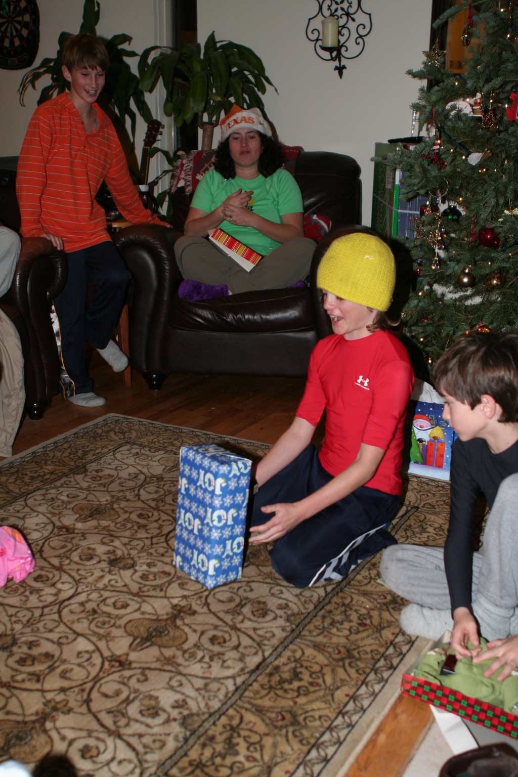 2009/12(December)/Colorado-Christmas/1024x768_2009-12-25-Christmas-31-Chance-Suzi-Vale-XBOX-360-joke.JPG
