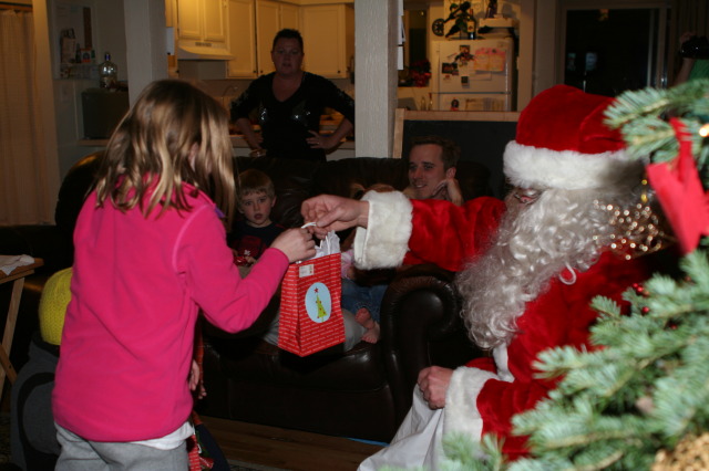 2009-12-24-Christmas-Colorado-10-Santa-Kyla.JPG