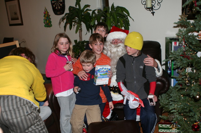 2009/12(December)/Colorado-Christmas/640x480_2009-12-24-Christmas-Colorado-12-Santa-Kyla-Ian-Chance-Dax-Vale.JPG