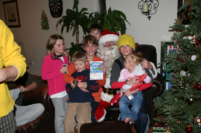 2009-12-24-Christmas-Colorado-13-Santa-Kyla-Ian-Chance-Dax-Vale-Sydney.JPG