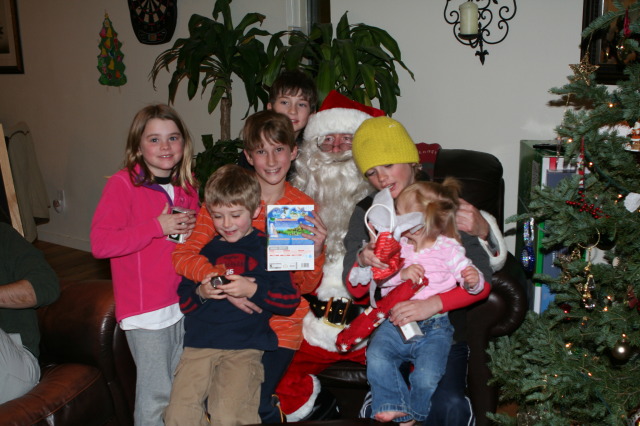 2009-12-24-Christmas-Colorado-15-Santa-Kyla-Ian-Chance-Dax-Vale-Sydney.JPG