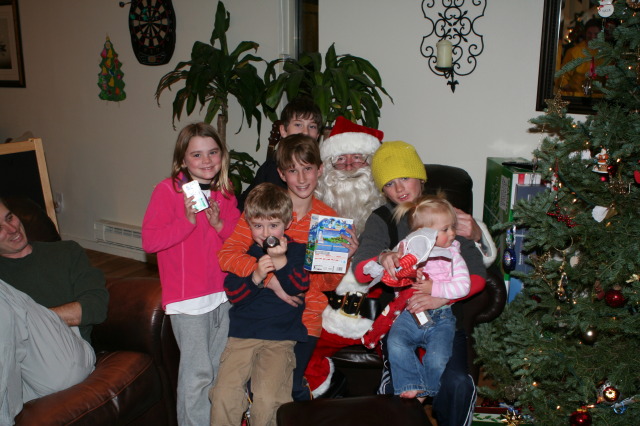 2009-12-24-Christmas-Colorado-22-Santa-Kyla-Ian-Chance-Dax-Vale-Sydney.JPG