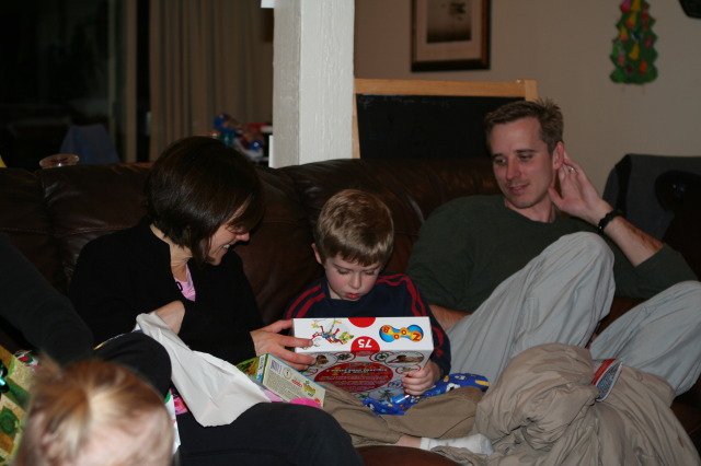 2009/12(December)/Colorado-Christmas/640x480_2009-12-25-Christmas-09-Heather-Ian-Josh.JPG