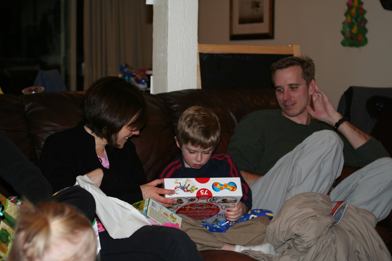 2009/12(December)/Colorado-Christmas/800x600_2009-12-25-Christmas-09-Heather-Ian-Josh.JPG