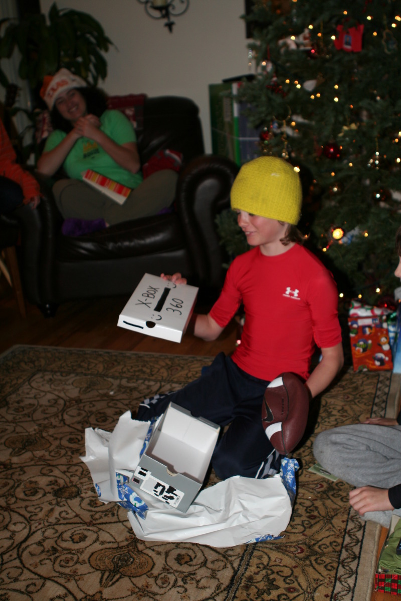 2009/12(December)/Colorado-Christmas/800x600_2009-12-25-Christmas-37-Chance-Suzi-Vale-XBOX-360-joke.JPG