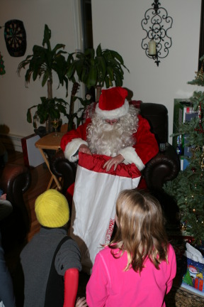 2009-12-24-Christmas-24-Santa.JPG