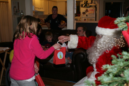2009-12-24-Christmas-Colorado-09-Santa-Kyla.JPG