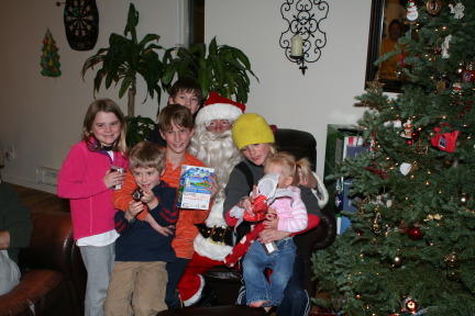 2009-12-24-Christmas-Colorado-19-Santa-Kyla-Ian-Chance-Dax-Vale-Sydney.JPG